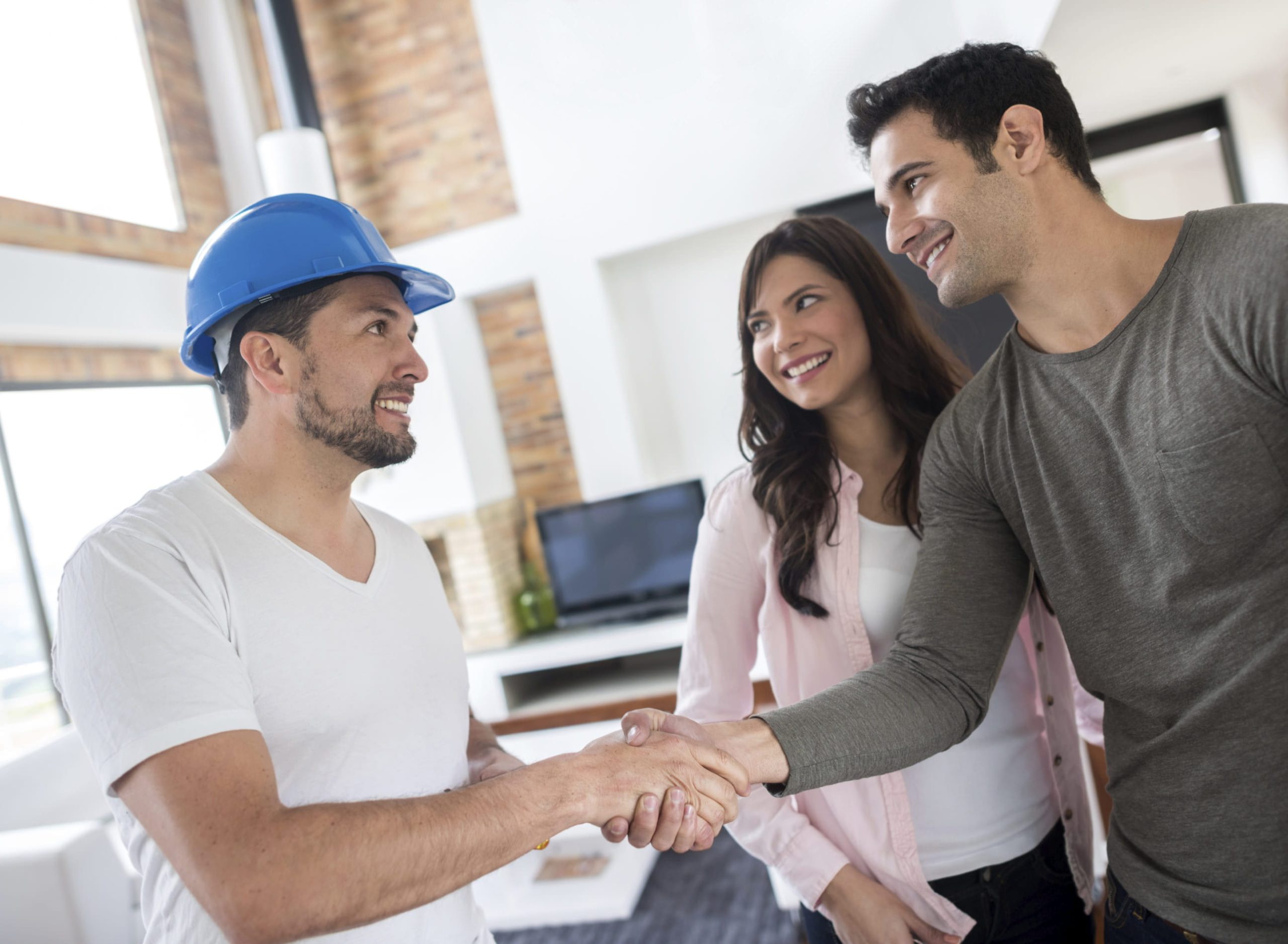 Contractor-Shaking-Hands-with-Homeowner-banktechpr