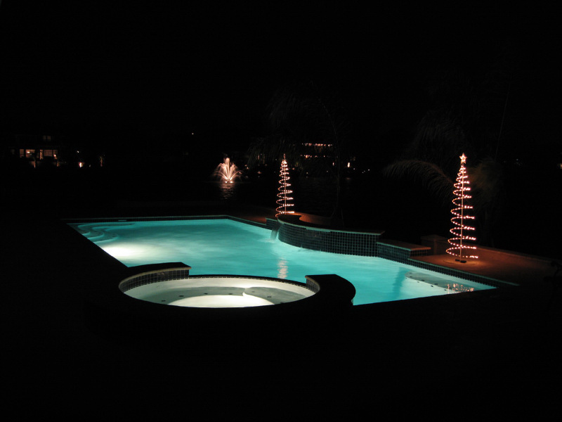 holiday_pool_lights_1